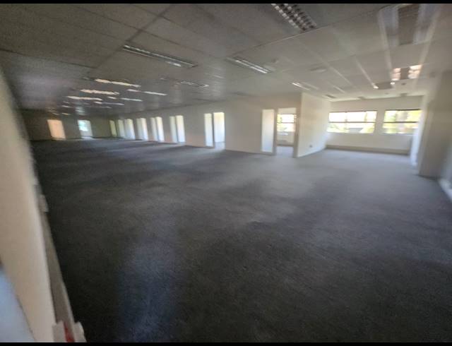 1,230M² OFFICE TO LET IN RANDJESPARK